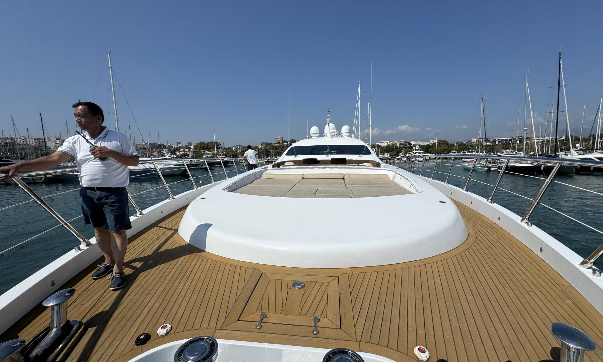 BULL YACHT CHARTER IS SHIT